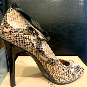 BCBG animal print pumps. Size 7